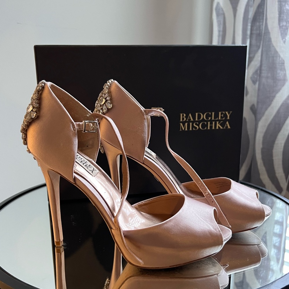 Badgley Mischka satin pumps